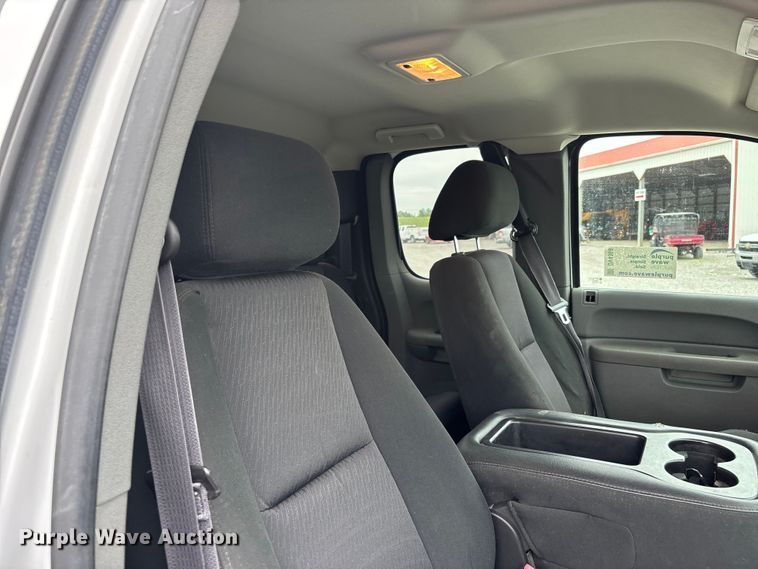 image for item DV4368 2013 Chevrolet Silverado 2500HD Ext. Cab utility bed pickup truck