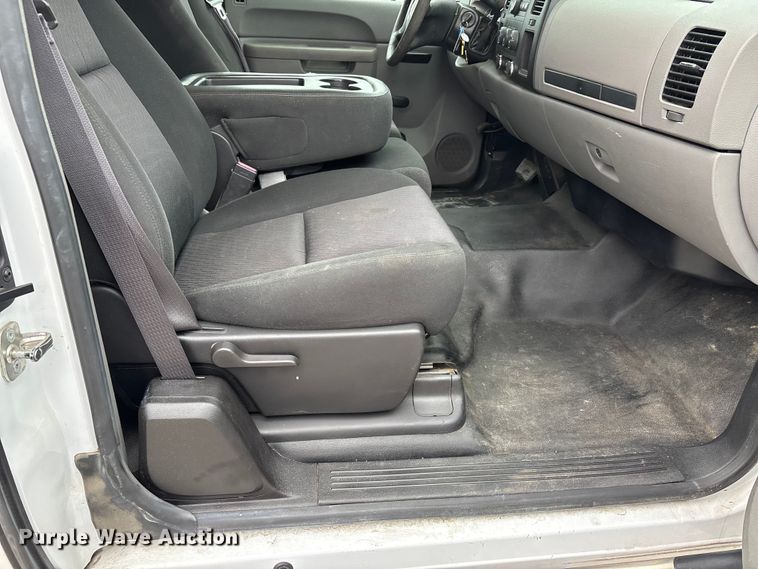 image for item DV4368 2013 Chevrolet Silverado 2500HD Ext. Cab utility bed pickup truck