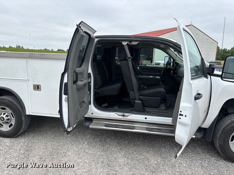 image for item DV4368 2013 Chevrolet Silverado 2500HD Ext. Cab utility bed pickup truck