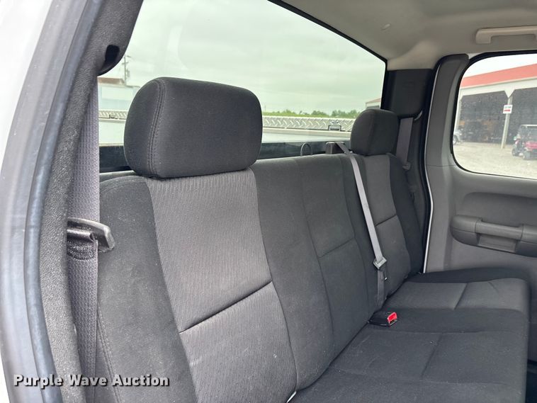 image for item DV4368 2013 Chevrolet Silverado 2500HD Ext. Cab utility bed pickup truck