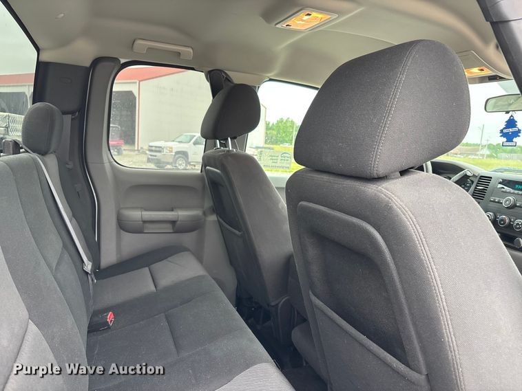 image for item DV4368 2013 Chevrolet Silverado 2500HD Ext. Cab utility bed pickup truck