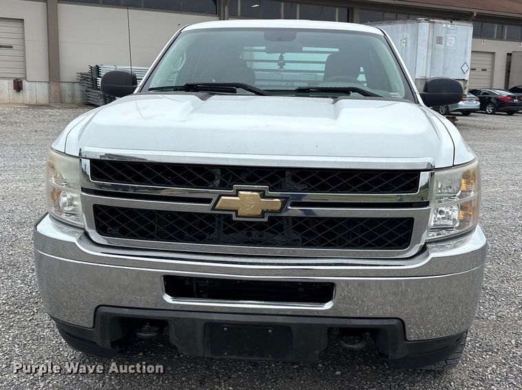 image for item DV4369 2011 Chevrolet Silverado 2500HD Ext. Cab flatbed pickup truck