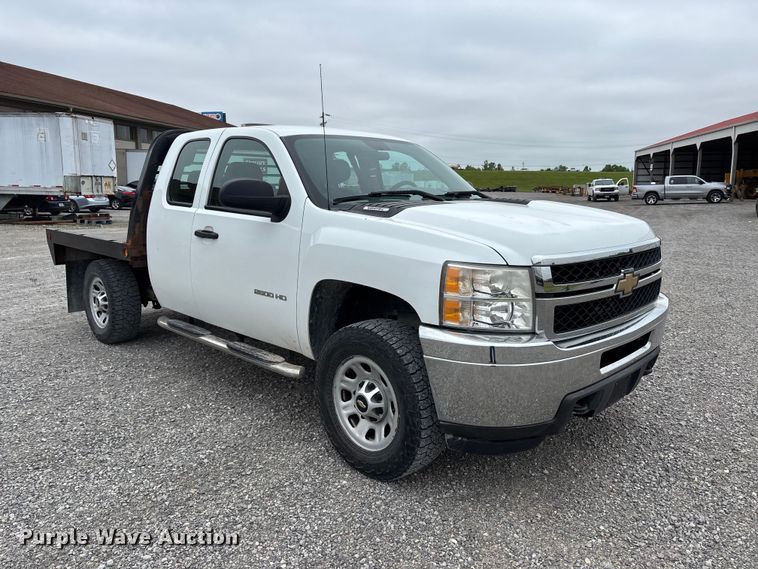 image for item DV4369 2011 Chevrolet Silverado 2500HD Ext. Cab flatbed pickup truck