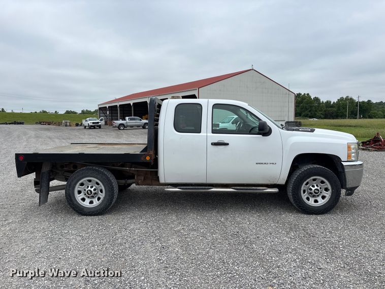 image for item DV4369 2011 Chevrolet Silverado 2500HD Ext. Cab flatbed pickup truck