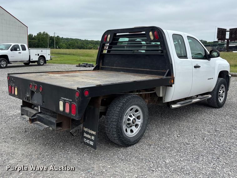 image for item DV4369 2011 Chevrolet Silverado 2500HD Ext. Cab flatbed pickup truck