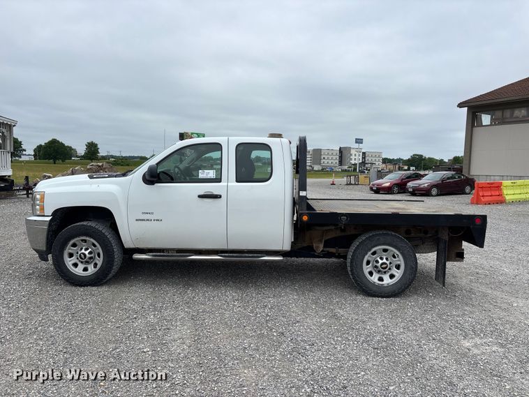 image for item DV4369 2011 Chevrolet Silverado 2500HD Ext. Cab flatbed pickup truck