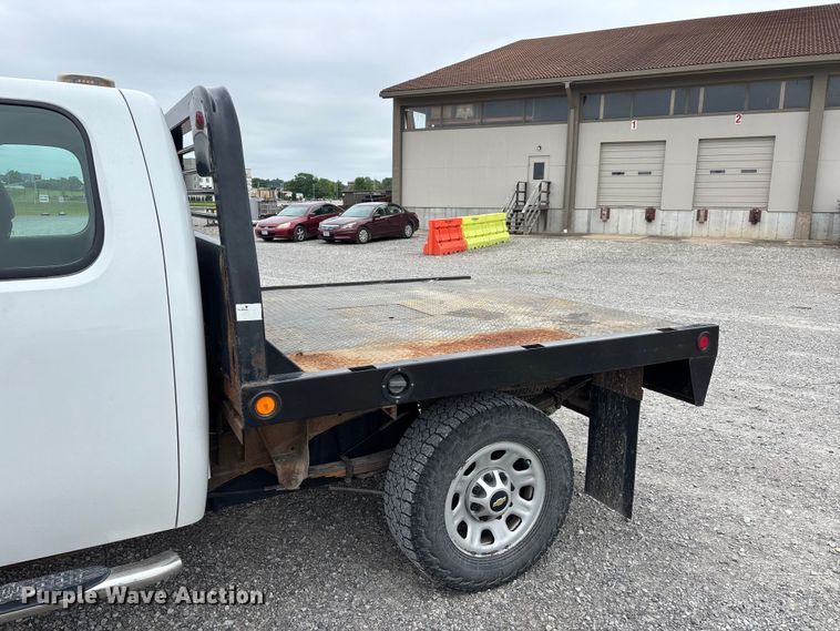 image for item DV4369 2011 Chevrolet Silverado 2500HD Ext. Cab flatbed pickup truck