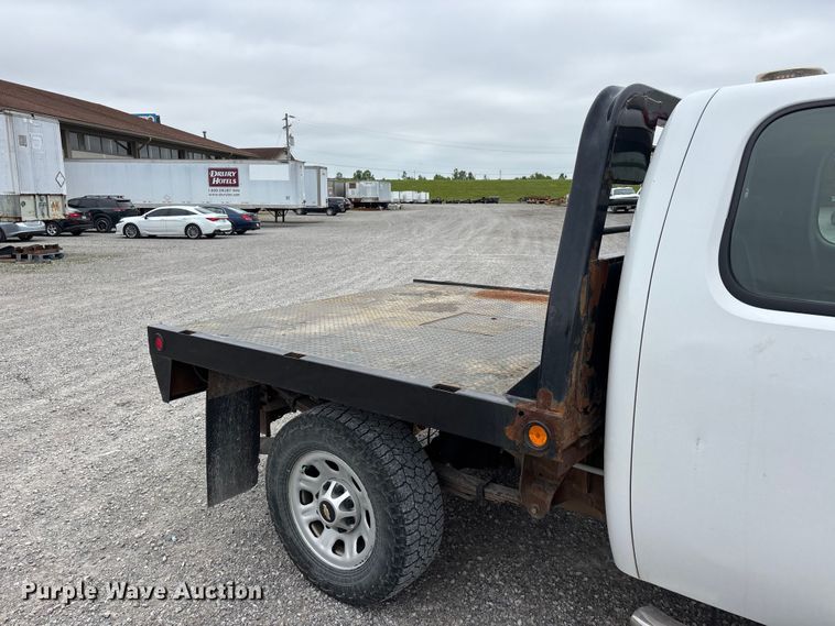 image for item DV4369 2011 Chevrolet Silverado 2500HD Ext. Cab flatbed pickup truck