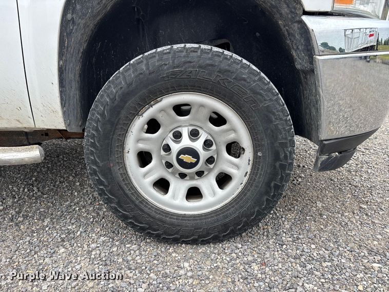 image for item DV4369 2011 Chevrolet Silverado 2500HD Ext. Cab flatbed pickup truck