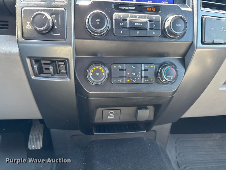 image for item DV4385 2020 Ford F250 Super Duty Ext. Cab pickup truck