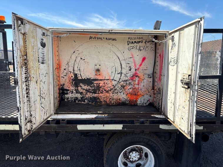 image for item DW1297 1999 Isuzu NPR flatbed truck