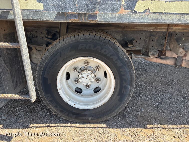 image for item DW1297 1999 Isuzu NPR flatbed truck