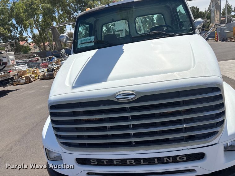 image for item DW1307 2003 Sterling L9500 bucket truck