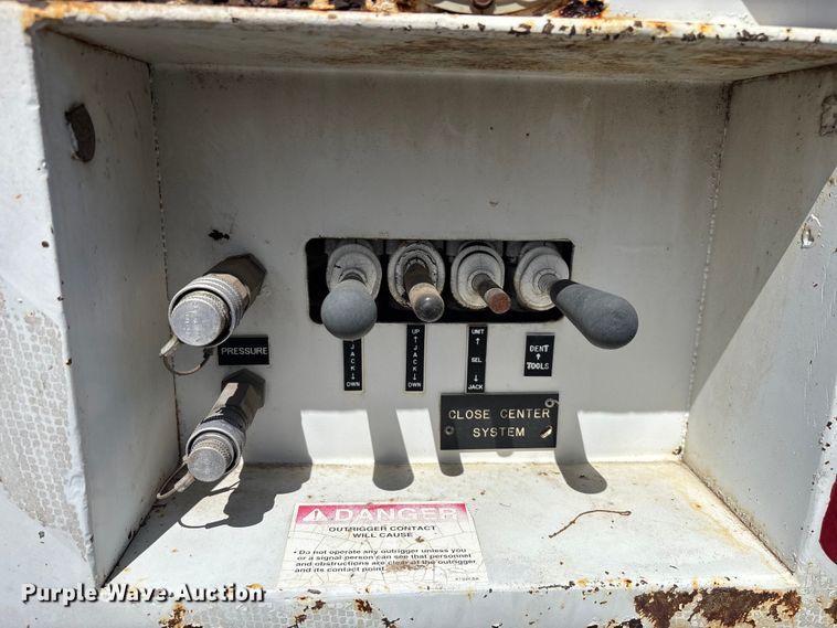 image for item DW1307 2003 Sterling L9500 bucket truck