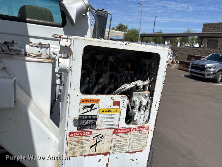 image for item DW1307 2003 Sterling L9500 bucket truck