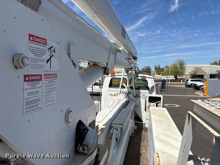 image for item DW1307 2003 Sterling L9500 bucket truck
