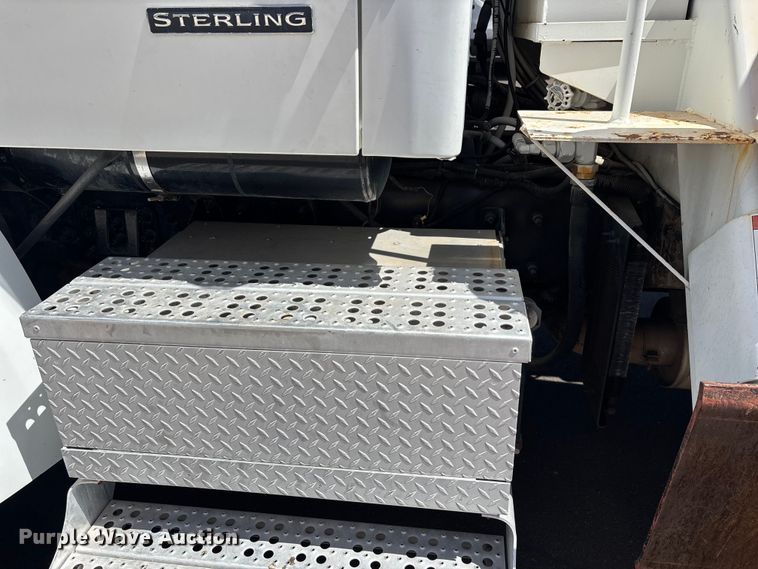 image for item DW1307 2003 Sterling L9500 bucket truck