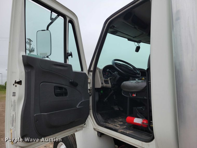 image for item DZ7145 2019 International 4300 box truck