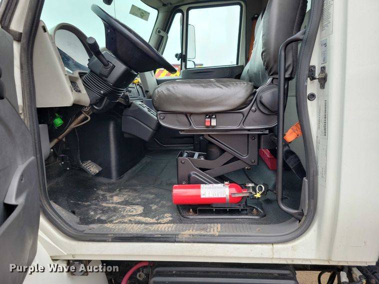image for item DZ7145 2019 International 4300 box truck