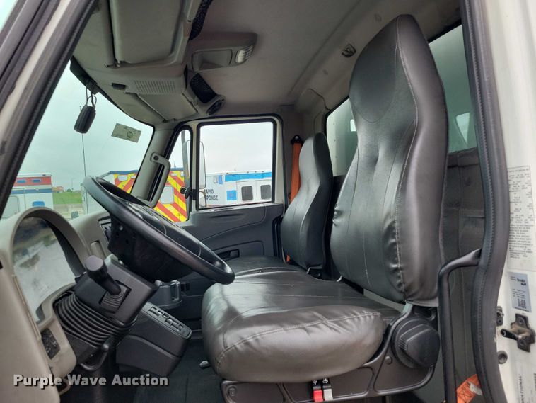 image for item DZ7145 2019 International 4300 box truck