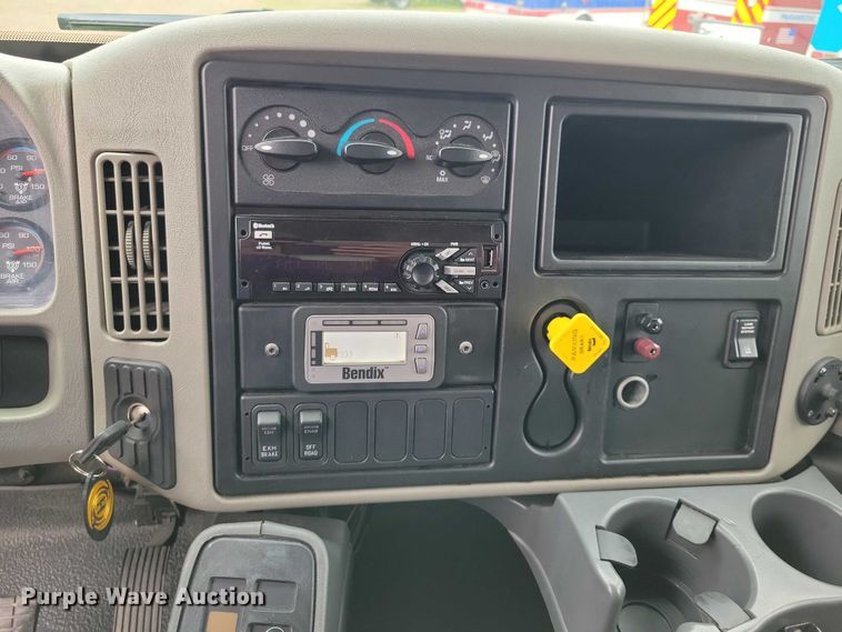 image for item DZ7145 2019 International 4300 box truck