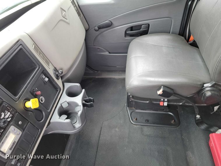 image for item DZ7145 2019 International 4300 box truck