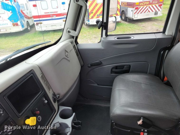 image for item DZ7145 2019 International 4300 box truck