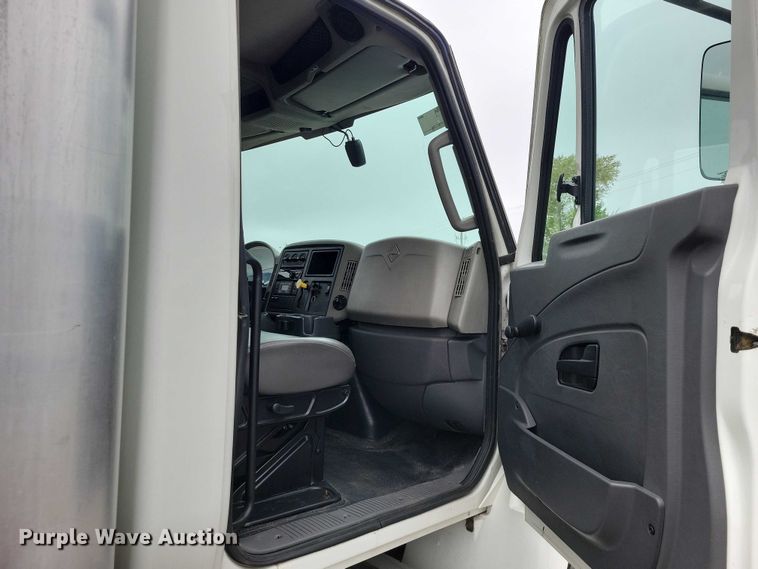 image for item DZ7145 2019 International 4300 box truck