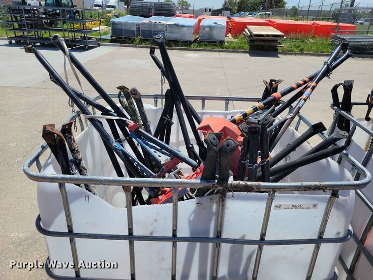 image for item DZ7247 (11) Rigid Tristand vises