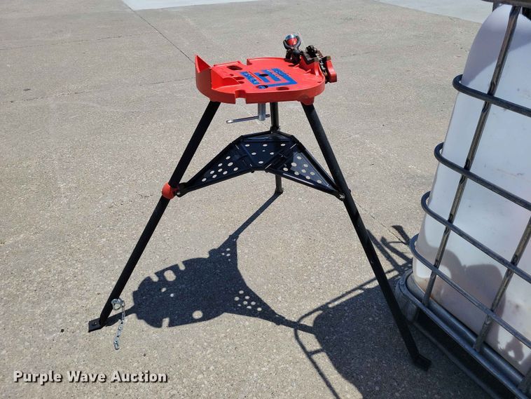 image for item DZ7247 (11) Rigid Tristand vises