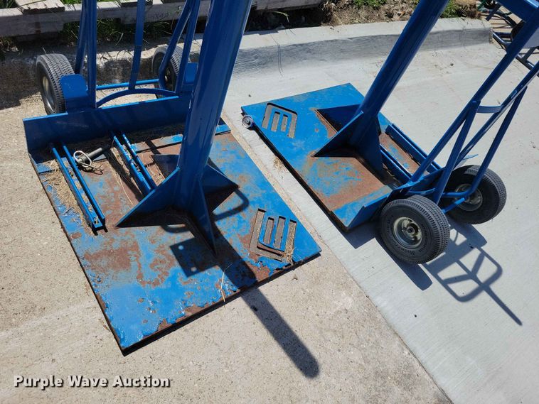 image for item DZ7252 (2) stands