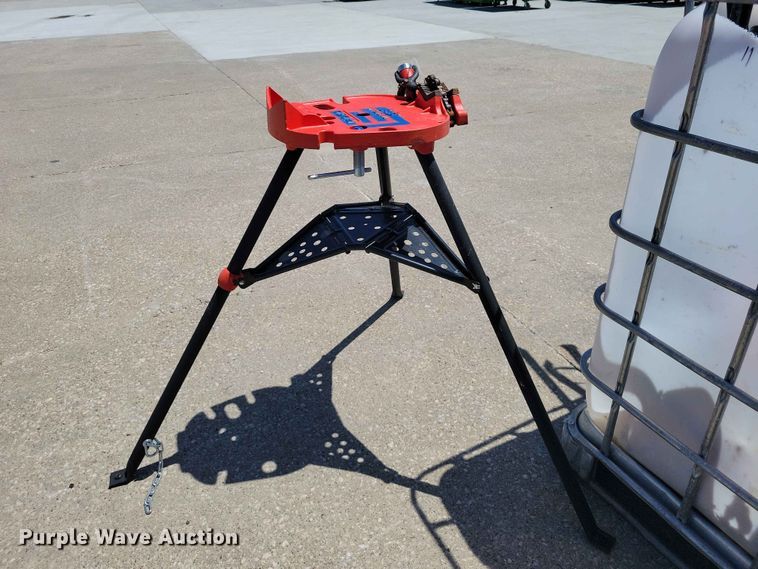 image for item DZ7261 (10) Rigid Tristand vises