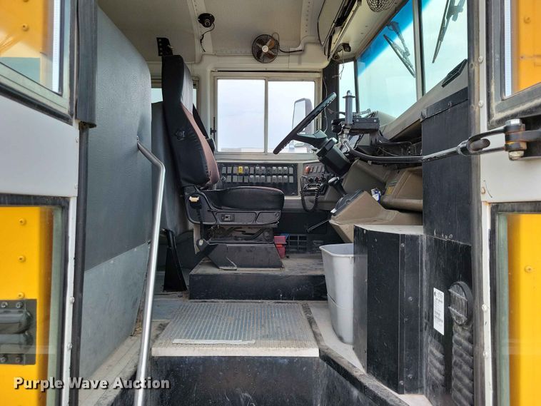 image for item DZ7271 2006 Freightliner  FS65 school bus
