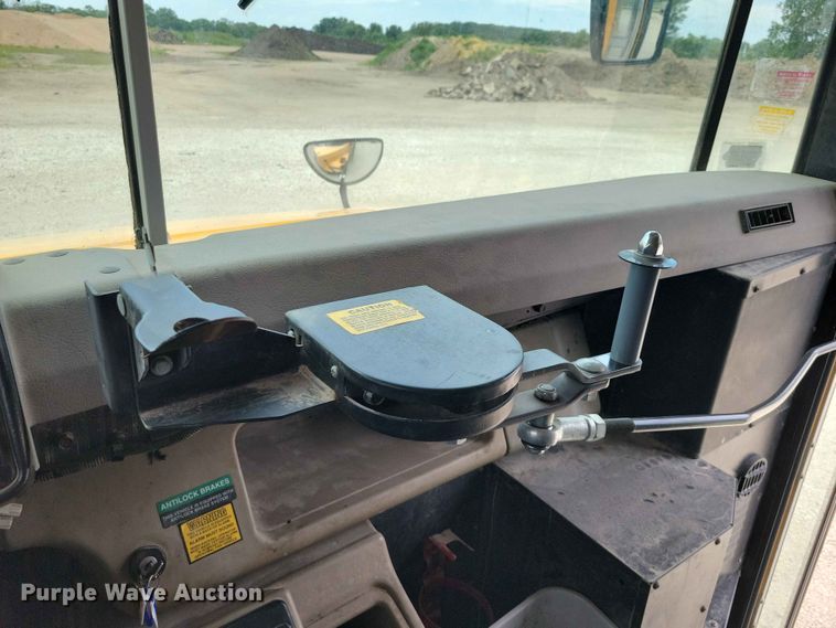 image for item DZ7271 2006 Freightliner  FS65 school bus