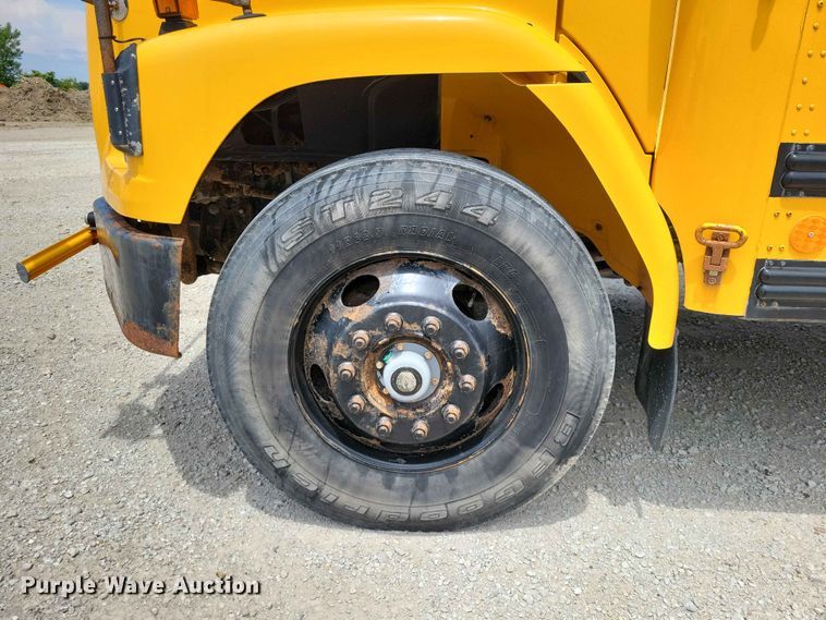 image for item DZ7271 2006 Freightliner  FS65 school bus