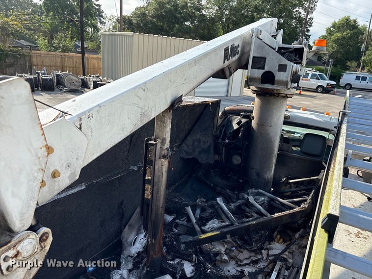 image for item EA7294 2012 Ford F450 Super Duty bucket truck