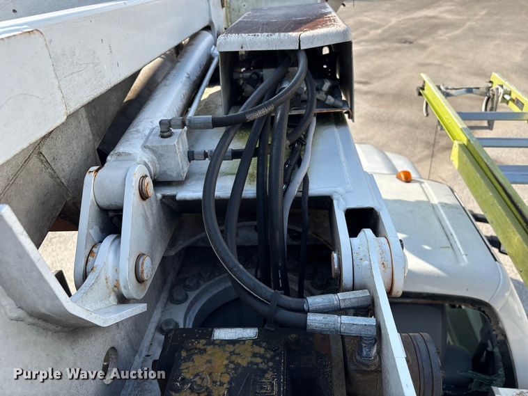 image for item EA7294 2012 Ford F450 Super Duty bucket truck