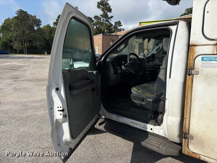 image for item EA7294 2012 Ford F450 Super Duty bucket truck