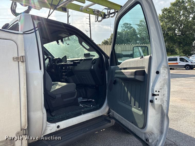 image for item EA7294 2012 Ford F450 Super Duty bucket truck