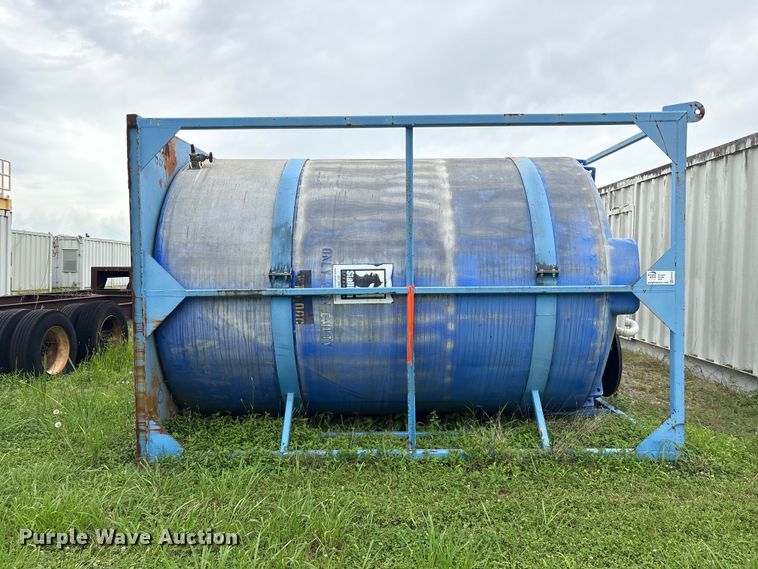 image for item EA7310 Skid mounted water tank