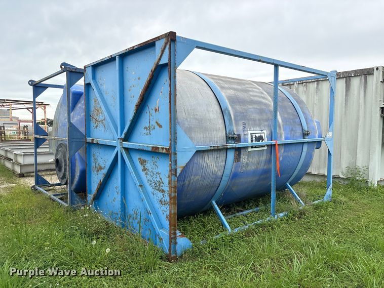 image for item EA7310 Skid mounted water tank