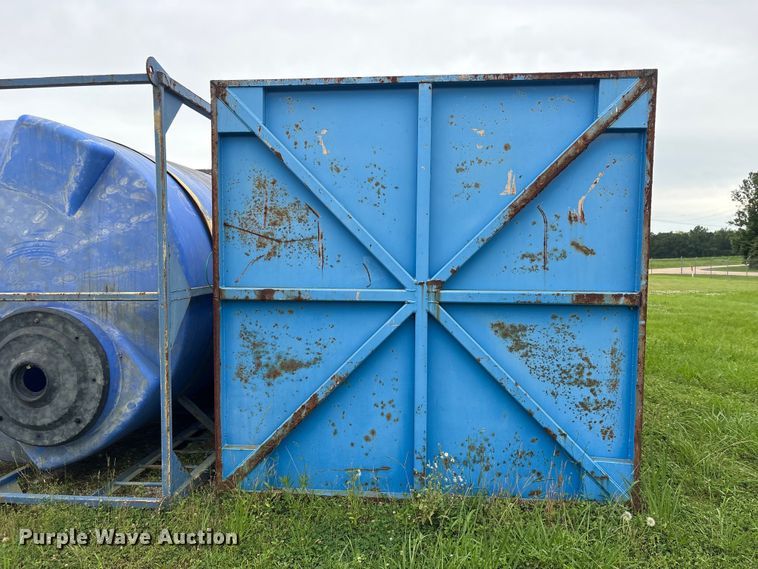 image for item EA7310 Skid mounted water tank