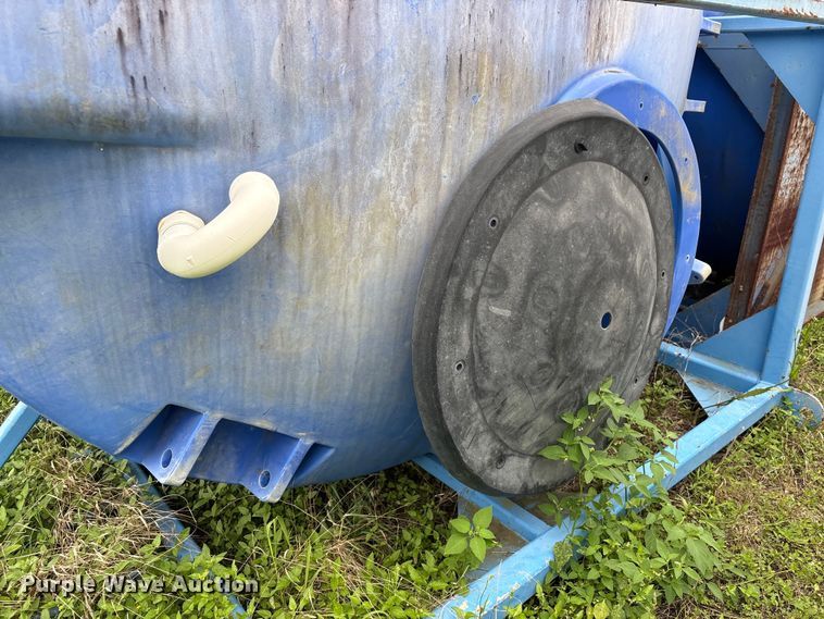 image for item EA7310 Skid mounted water tank