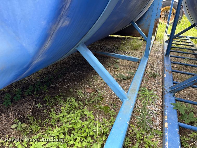 image for item EA7310 Skid mounted water tank