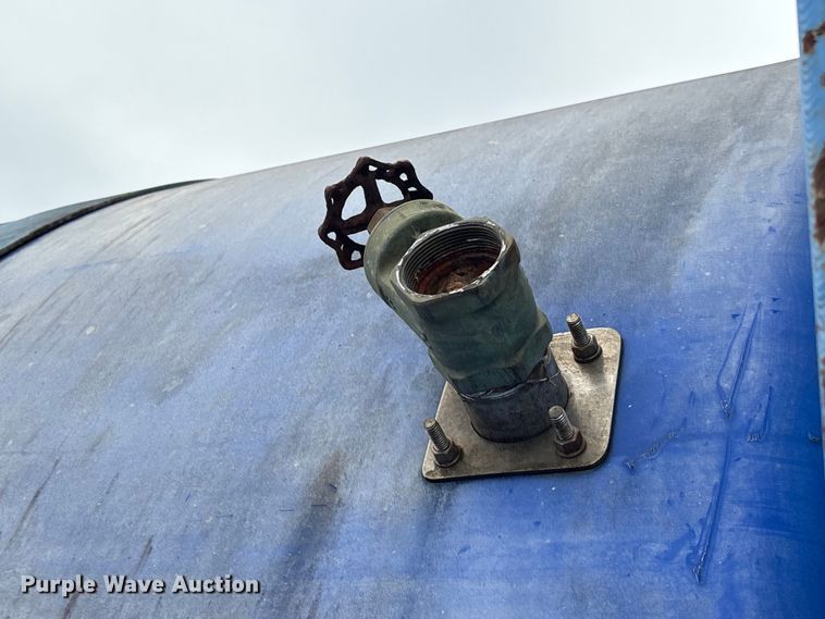 image for item EA7310 Skid mounted water tank