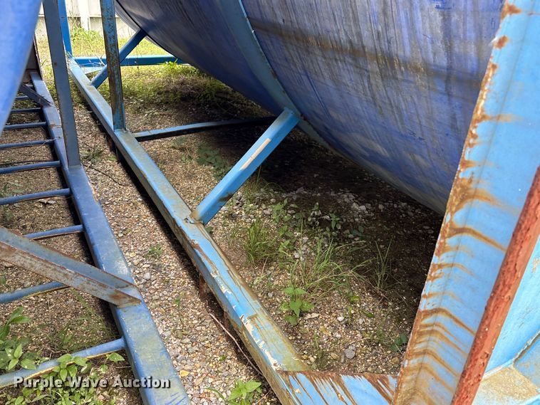 image for item EA7310 Skid mounted water tank