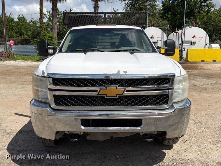 image for item ED5296 2014 Chevrolet Silverado 3500HD Crew Cab flatbed pickup truck