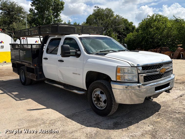 image for item ED5296 2014 Chevrolet Silverado 3500HD Crew Cab flatbed pickup truck