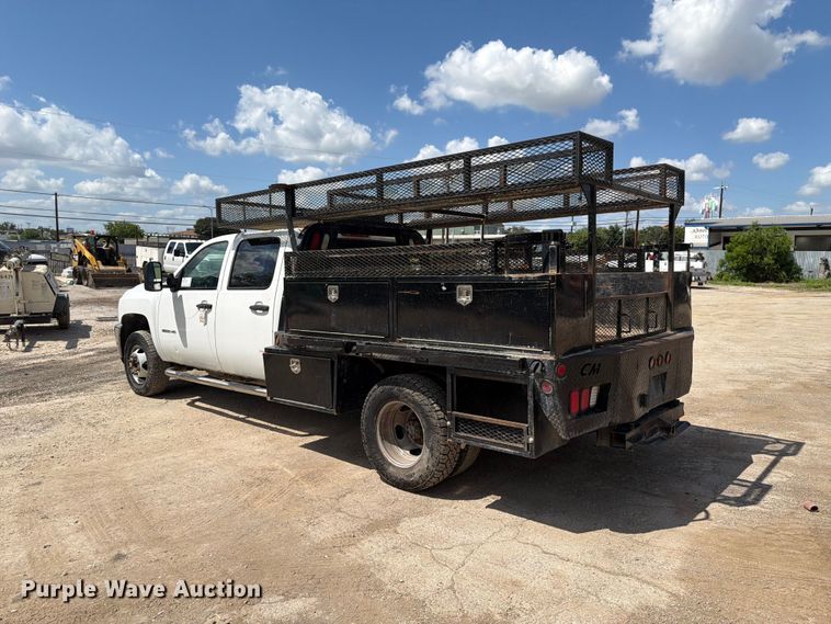 image for item ED5296 2014 Chevrolet Silverado 3500HD Crew Cab flatbed pickup truck