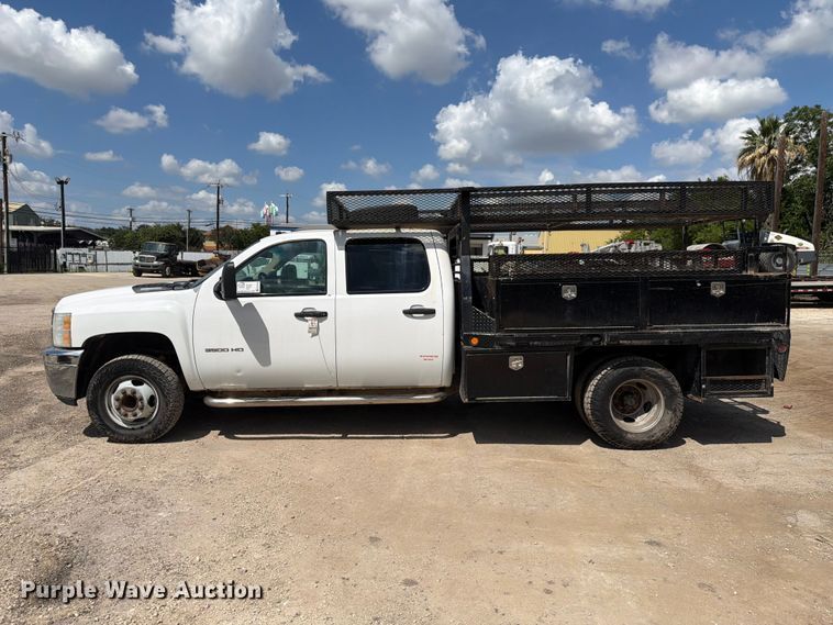 image for item ED5296 2014 Chevrolet Silverado 3500HD Crew Cab flatbed pickup truck